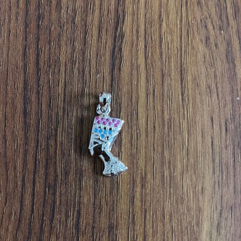 Nefertiti pendant